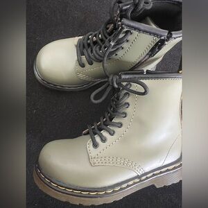 New kids Air Wait Dr.Martens